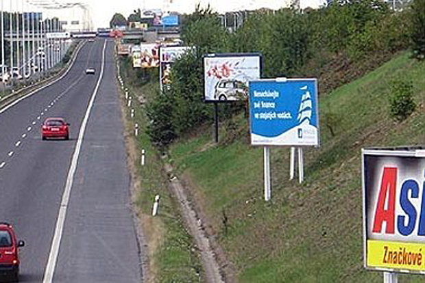 Itt végre nem lesz több plakát az utak mellett