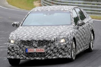 Belpiacos limuzinját is a Nürburgringen csiszolja a Toyota