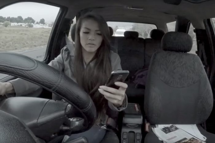 Változás, ezt tudnod kell a kocsiban telefonálásról