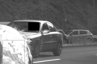 Itt az év traffipaxfotója, ezzel úszta meg a büntetést