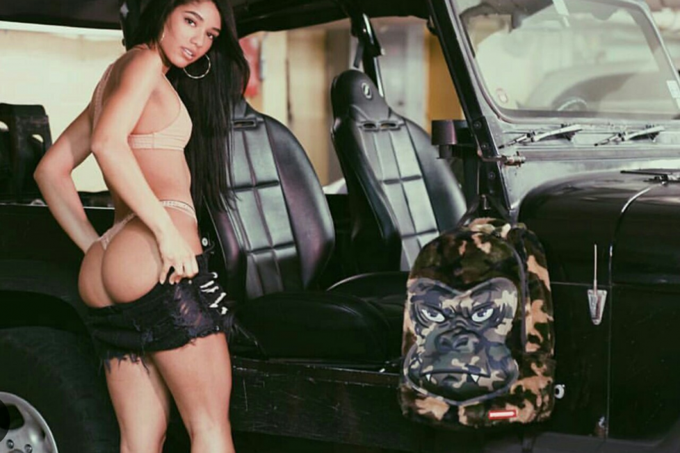 Pikáns fotók hétfőre 13