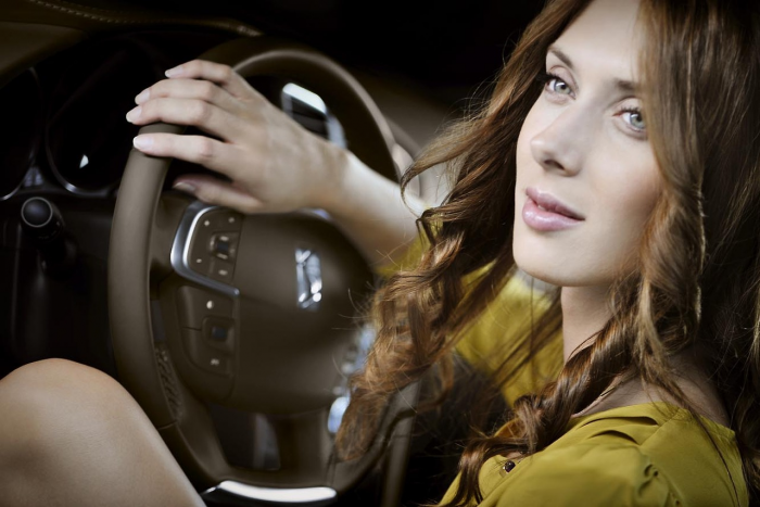 Szemlegeltetésre csábító fotók lóerőkkel és hölgyekkel 6