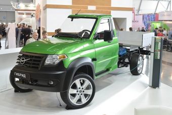 Orosz terepjáró hibrid hajtással? Jön a konnektoros UAZ