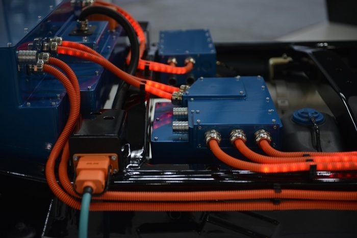 Orosz terepjáró hibrid hajtással? Jön a konnektoros UAZ 4