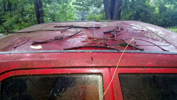 Csodát tettek az évek óta szabad ég alatt álló Mercedesszel a takarítók 1