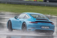 Így tanít driftelni a Porsche 43