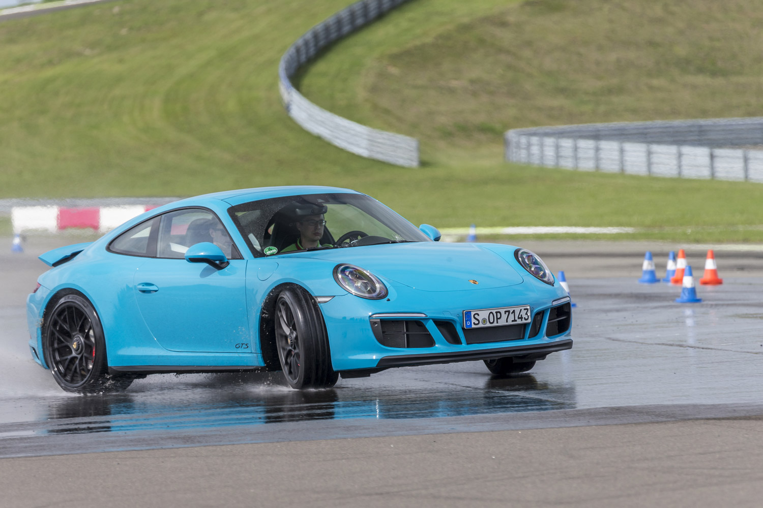 Így tanít driftelni a Porsche 8