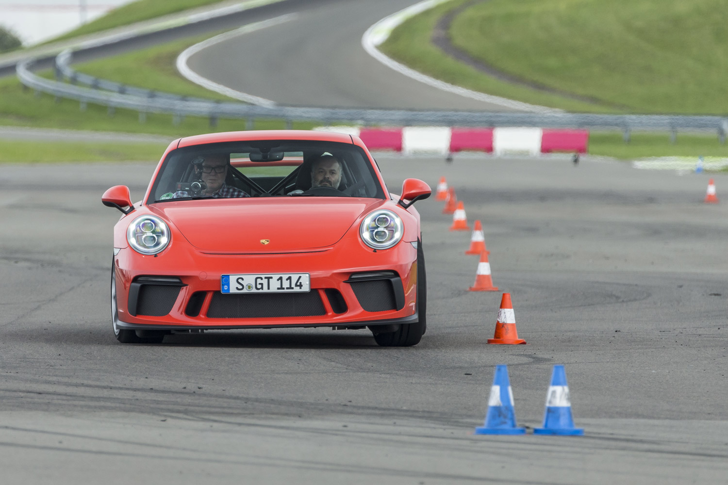 Így tanít driftelni a Porsche 9
