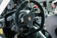Így tanít driftelni a Porsche 54