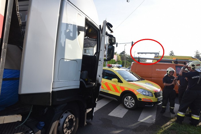 VÉDA-kapu miatt okozott balesetet egy kamionos 1