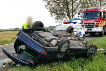 Megijedt egymástól a két autós, ebből lett baleset