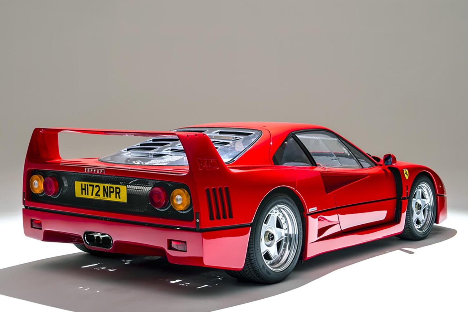 Mindig jó befektetés a Ferrari F40 4