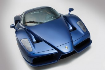 Kinek kell piros Ferrari Enzo, ha vehet kéket is?
