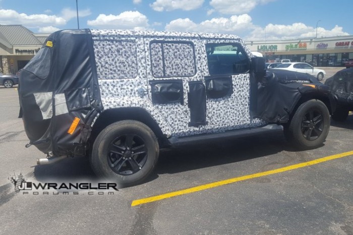 Állandó összkerékhajtást kaphat az új Jeep Wrangler