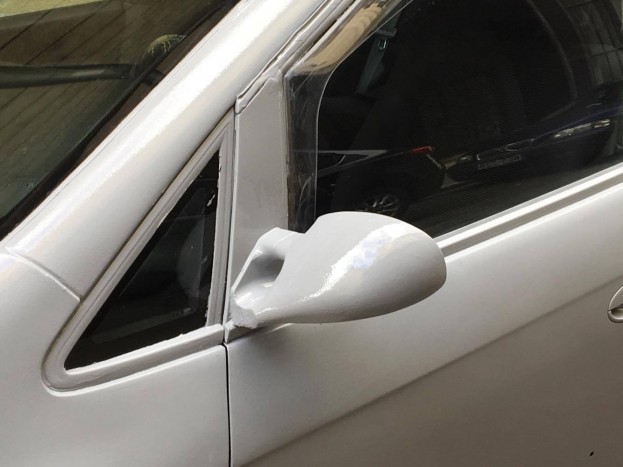 Csúnyán elbántak ezzel a Pesten parkoló autóval 1 | Vezess Csúnyán elbántak ezzel a Pesten parkoló autóval 1