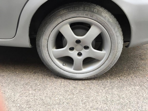 Csúnyán elbántak ezzel a Pesten parkoló autóval 4