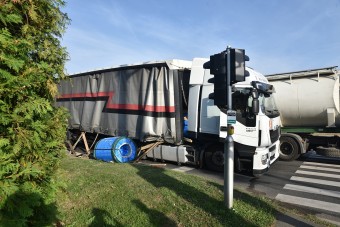 Súlyos balesetet okozott egy magyar fix traffipax