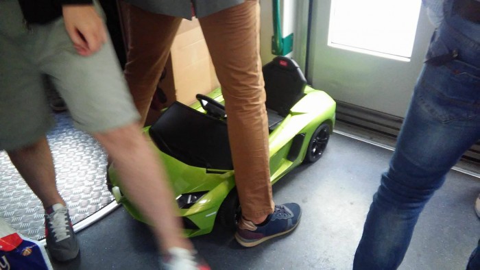 Valaki felszállt egy Lamborghinivel a négyeshatosra 1 | Vezess Valaki felszállt egy Lamborghinivel a négyeshatosra 1