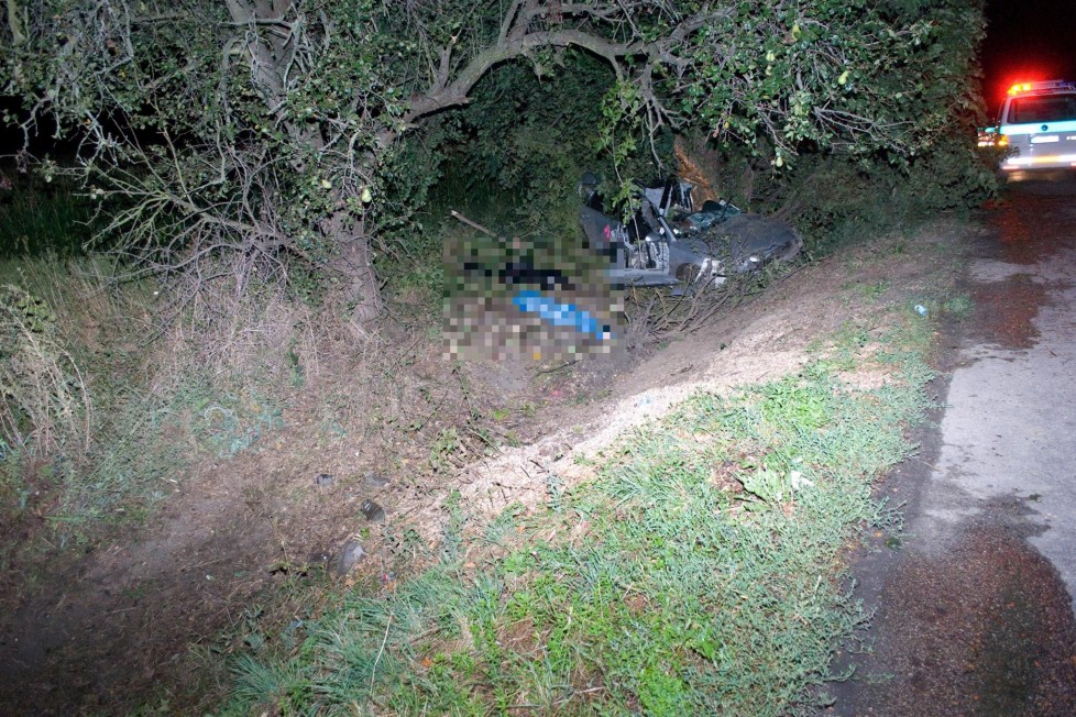 Két fiatal halott, egy atomjaira szakadt Audi A8 és az örök kérdés: megéri? 4