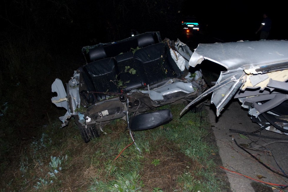 Két fiatal halott, egy atomjaira szakadt Audi A8 és az örök kérdés: megéri? 6 | Vezess Két fiatal halott, egy atomjaira szakadt Audi A8 és az örök kérdés: megéri? 6