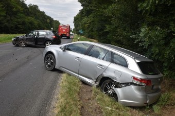 Képeken a 84-esen történt baleset