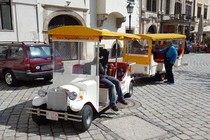 Ritkán látott magyar rendszám vörös betűkkel 1