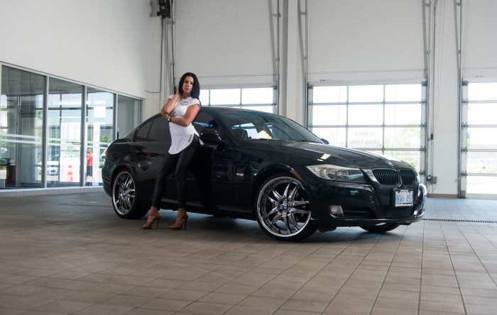 Lóerőkkel pózoló bikinis lányokkal búcsúzunk a fülledt nyártól 26 | Vezess Lóerőkkel pózoló bikinis lányokkal búcsúzunk a fülledt nyártól 26