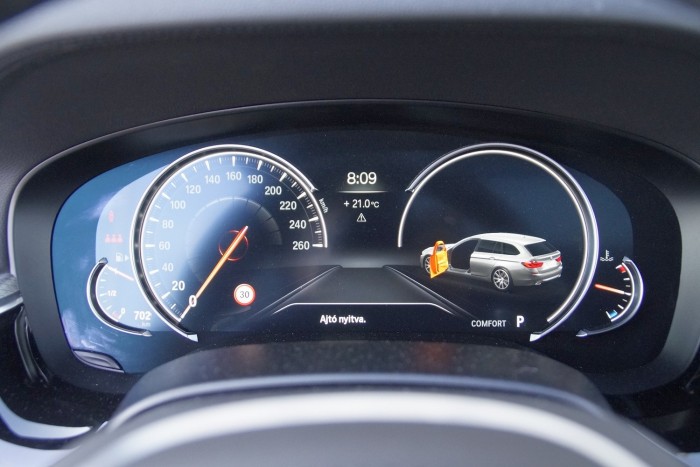 Az vót az utolsó igazi 5-ös BMW, az az ötnegyvenes! 8