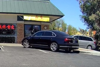 Nézni is fáj a nyár legbénább parkolását