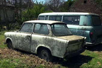 Ilyen egy vidéki szerelő birtoka, tele öreg szocialista roncsokkal