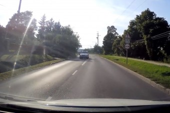 Veszett vadként vágtatott át Piliscsabán egy siető autós, akinek drága az ideje