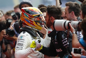 F1: Hamilton év vége előtt nem kap új szerződést