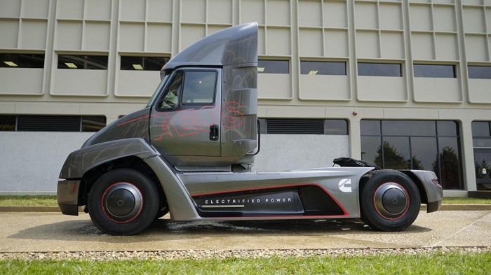 Tényleg létezik elektromos nyerges vontató, csak nem nálunk 1 | Vezess Tényleg létezik elektromos nyerges vontató, csak nem nálunk 1