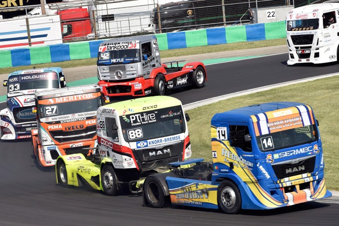 Kiss Norbit kiütötték a második futamon 2 | Vezess Kiss Norbit kiütötték a második futamon 2