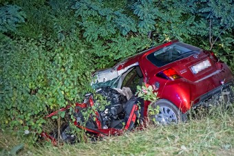 Megrázó fotókon az újlengyeli halálos baleset