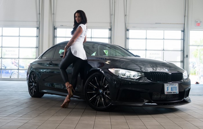 Lóerőkkel pózoló bikinis lányokkal búcsúzunk a fülledt nyártól 23