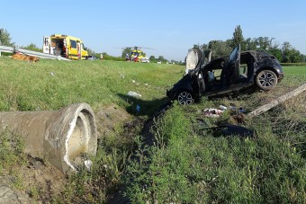 Megrázó fotókon az M5-ösön kiégett autó