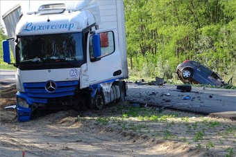 Erős fotókon az 55-ösön történt halálos baleset