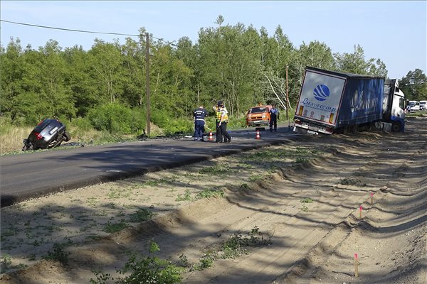 Erős fotókon az 55-ösön történt halálos baleset 3
