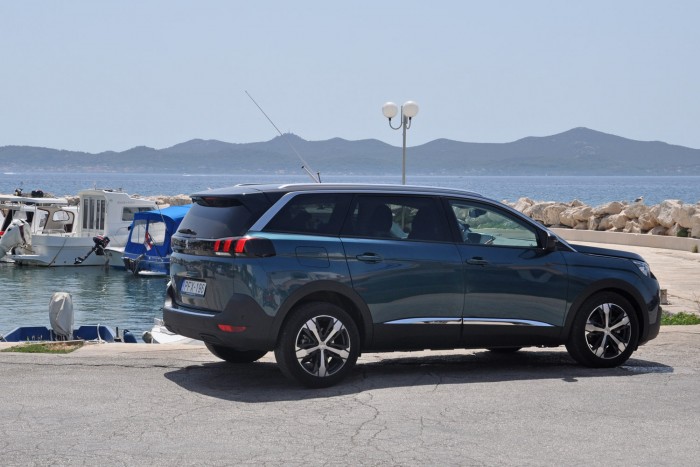 Az év autója hét személynek 1