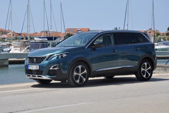 Az év autója hét személynek