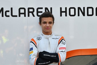 F1: A McLaren pofára ejtette a Toro Rossót