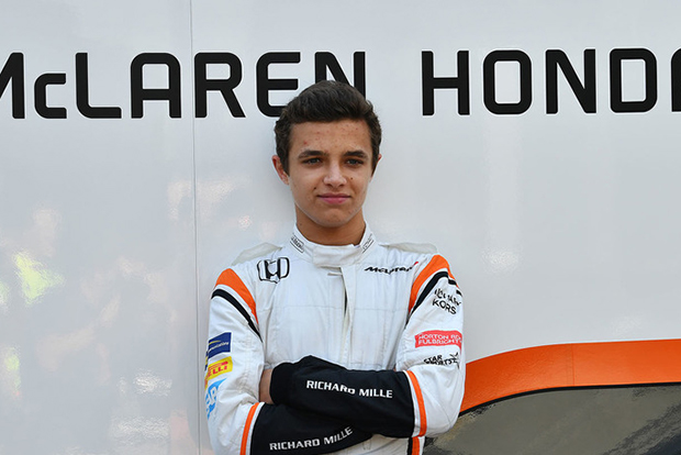 F1: Új pilótát igazolt a McLaren