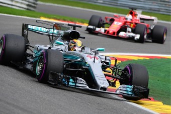 F1: Hamilton nyerte a sprintversenyt 