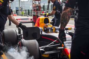 Verstappen: Inkább robbanna fel a motorom!