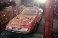 Egy elhagyott garázsban pihent ez a brutálisan ritka Ferrari 14