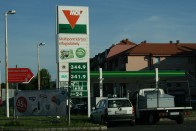 Miért ilyen drága a benzin a Balatonnál és az M7-esen? 25