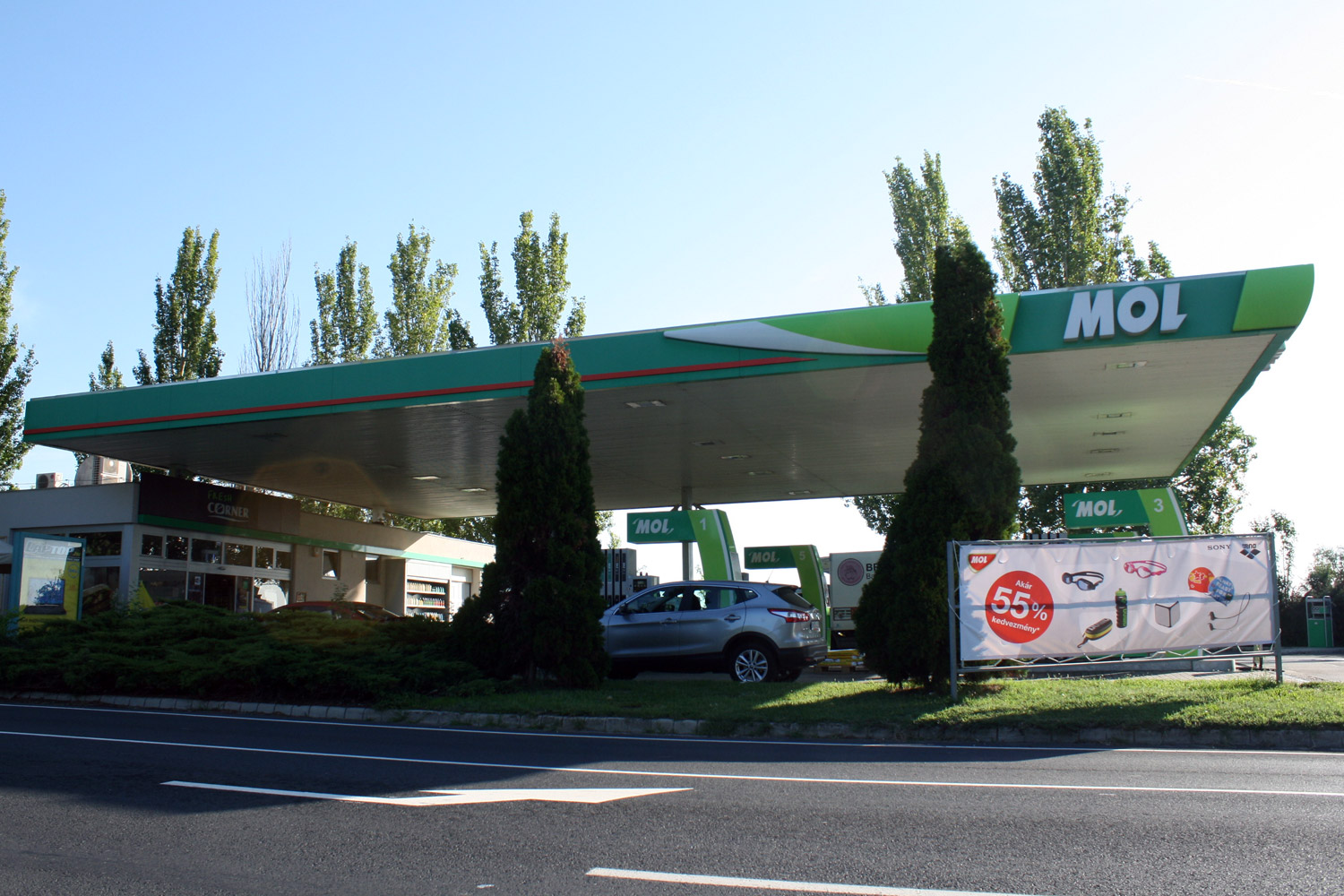 Miért ilyen drága a benzin a Balatonnál és az M7-esen? 8
