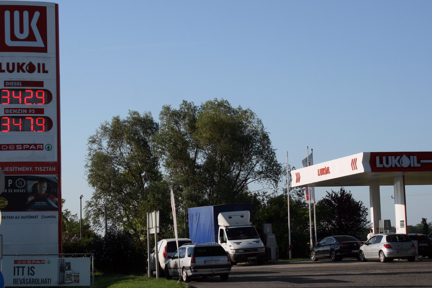 Miért ilyen drága a benzin a Balatonnál és az M7-esen? 9