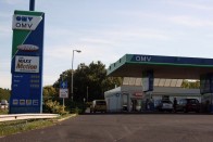 Miért ilyen drága a benzin a Balatonnál és az M7-esen? 35